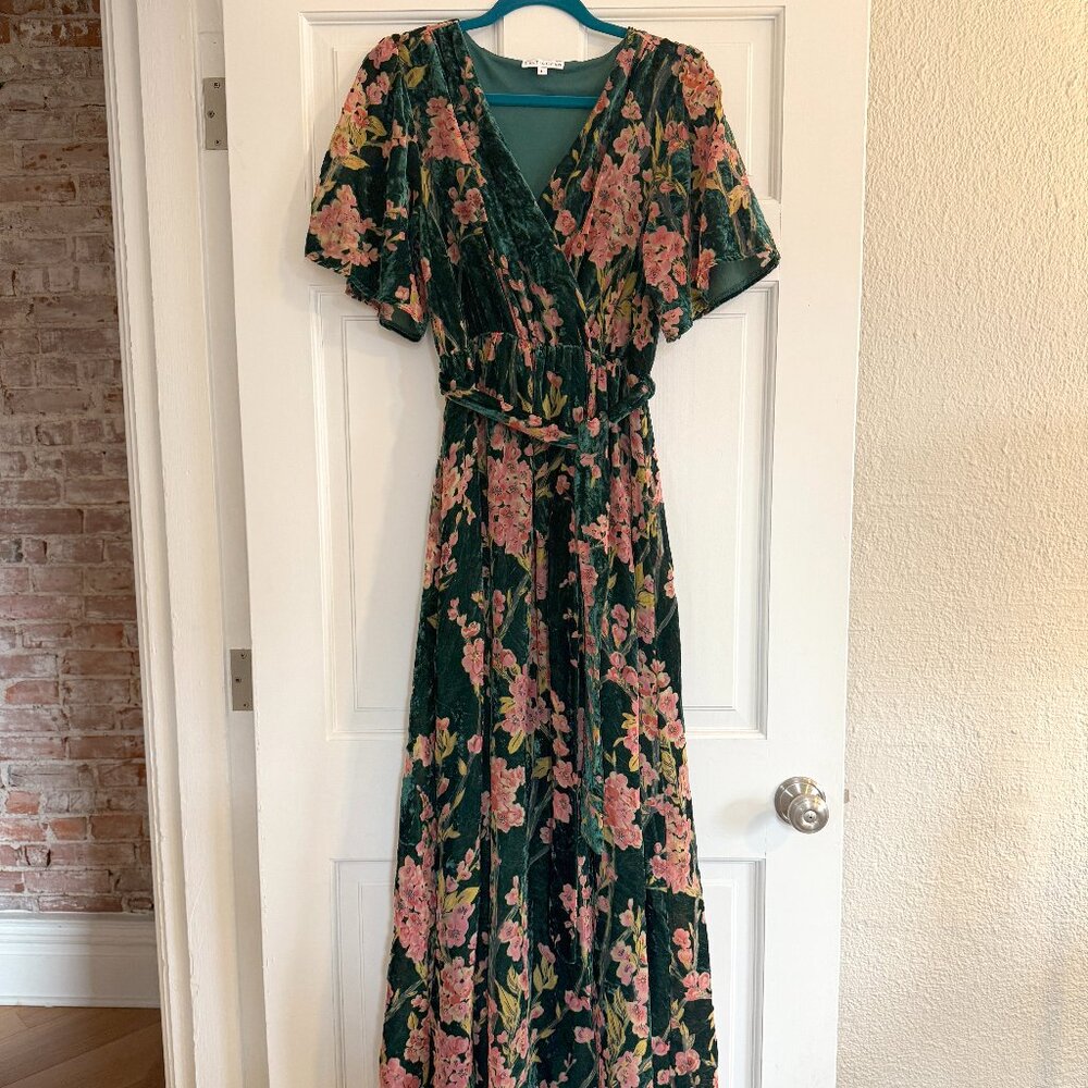 Elegant Emerald Green Velvet Dress – Baltic Born✨🌿🌸